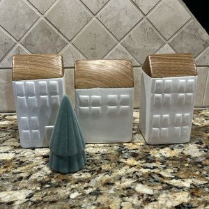 Three houses 🏠 🏠🏠 and a tree. 🌲Perfect for your Christmas decor.